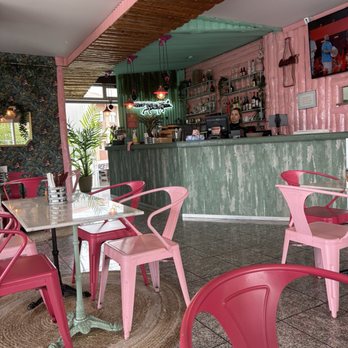 Santo Burga - Seating - Burgers Near Me - Leça da Palmeira, 13 Santo Burga - Seating - Burgers Near Me - Leça da Palmeira, 13