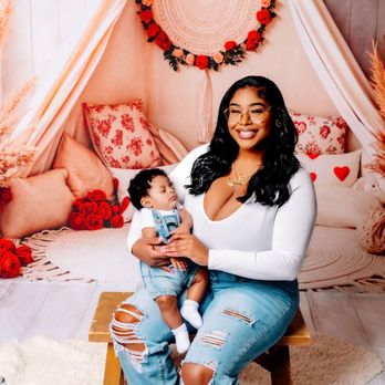 Shot By Alexandra Marie - Valentines mini shoots - Session Photography Near Me Shot By Alexandra Marie - Valentines mini shoots - Session Photography Near Me