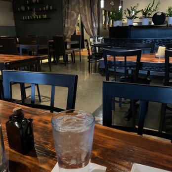 Oceano Sushi - Dining area - Sushi Bars Near Me - Bothell, Washington