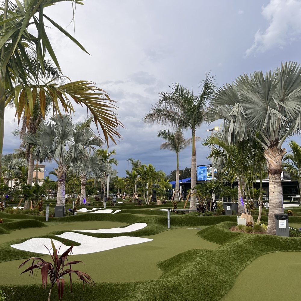PopStroke - Black course - Mini Golf Near Me - Orlando, Florida PopStroke - Black course - Mini Golf Near Me - Orlando, Florida