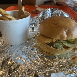 Meltwich Food - Spicy vegan chicken burger and vegan poutine