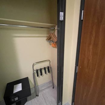 Comfort Inn & Suites - Missing closet door - Hotels Near Me - Cedar City, Utah Comfort Inn & Suites - Missing closet door - Hotels Near Me - Cedar City, Utah