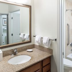 Residence Inn by Marriott Beaumont - Guest Bathroom