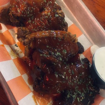 Pig & Brew - Barbecued smoked wings - Barbeque Near Me - Richmond, Virginia