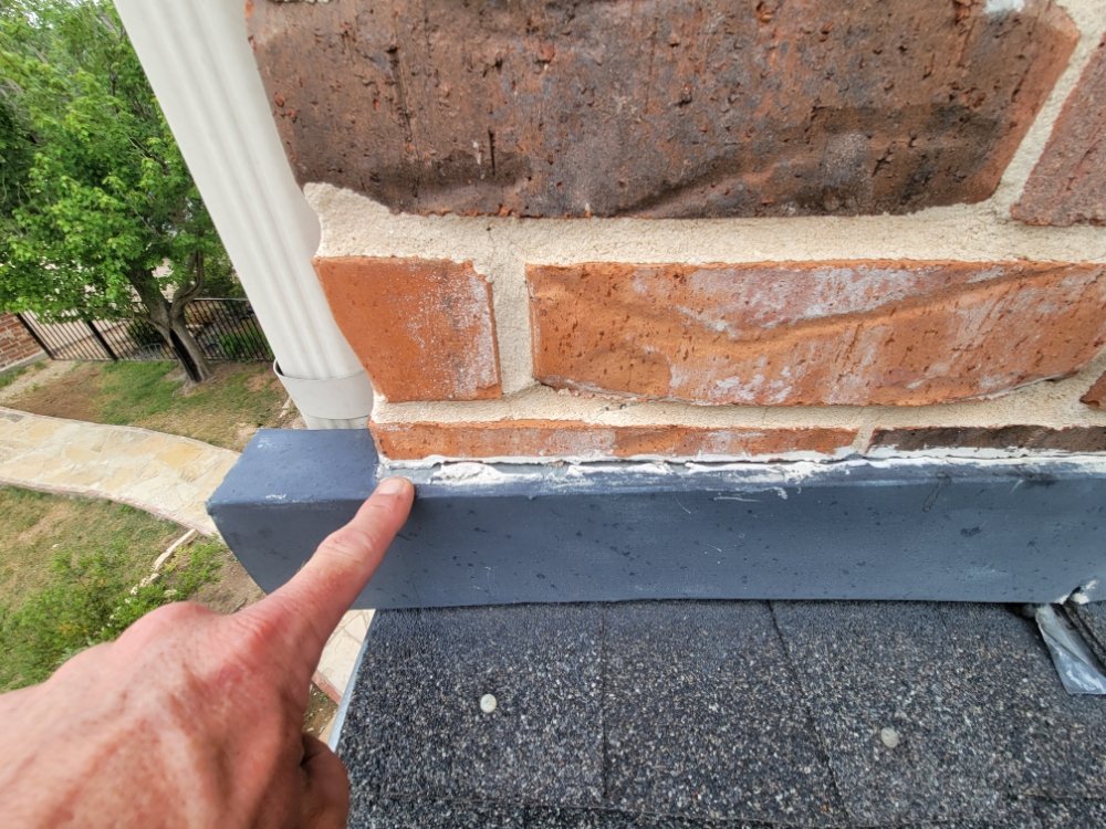 Slide of Lee's Roofing & Construction