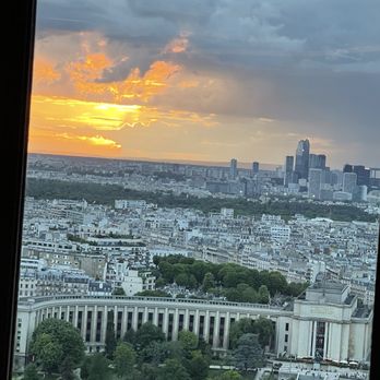 Le Jules Verne - Sunset - French Near Me - Paris, 75 Le Jules Verne - Sunset - French Near Me - Paris, 75