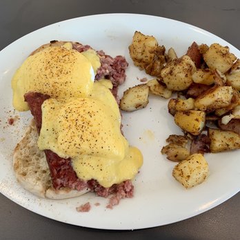 Eggs Up Grill - Hash Benedict - Breakfast & Brunch Near Me - Richmond, Virginia