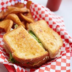 Cowboy Surfer Grill - Club Sandwich