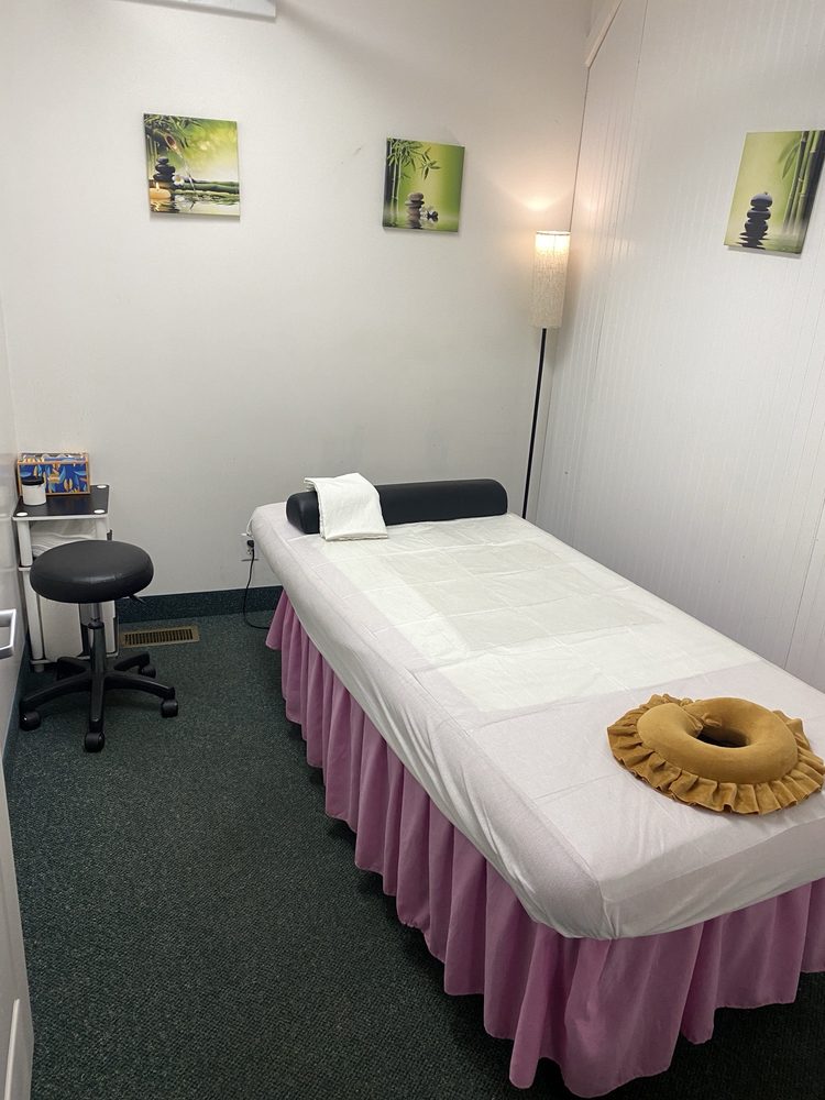 An Essential Massage Logo