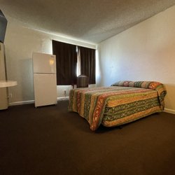 Studio Lodge Hotel - New carpet!