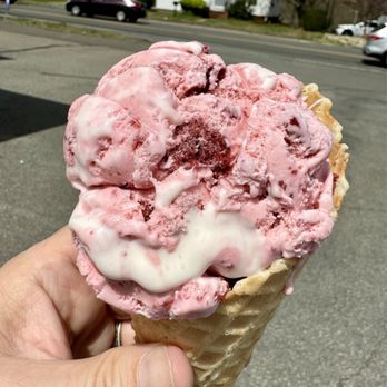 Sundae Afternoon - Red Velvet - Ice Cream & Frozen Yogurt Near Me - Wallingford, Connecticut