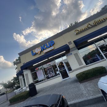Look Up Dessert Cafe - Exterior - Ice Cream & Frozen Yogurt Near Me - Chesapeake, Virginia