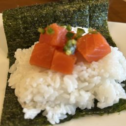 Salmon jalapeño temaki Salmon jalapeño temaki