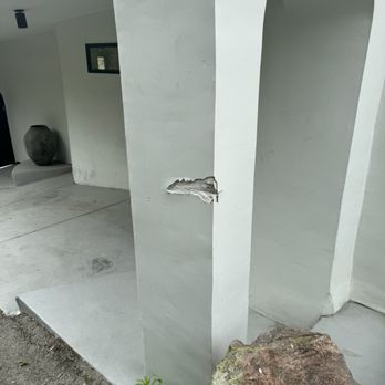 Rowlett Towing - Direct damage, but it appears it shifted the column above also - Towing Near Me - Burbank, California