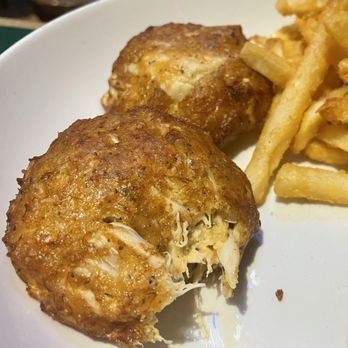 Peter's Pour House - Jumbo Lump Crabcake Platter - American Near Me - Baltimore, Maryland