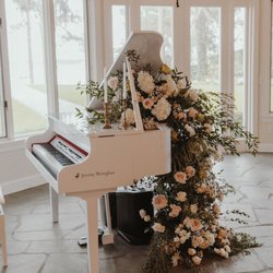 Jeremy Weinglass - Pianist - white piano with roses Azaleana Manor