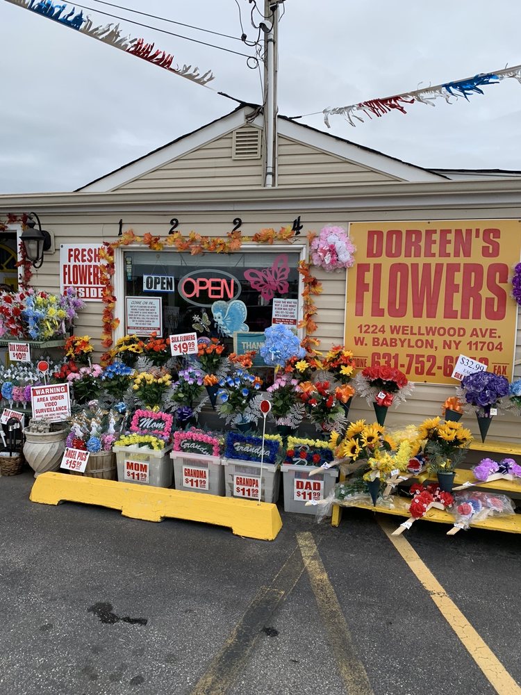 DOREEN’S FLOWERS Updated September 2024 18 Photos 1224 Wellwood