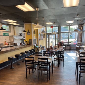 Comal 864 - Inside seating and bar - Tacos Near Me - Greenville, South Carolina Comal 864 - Inside seating and bar - Tacos Near Me - Greenville, South Carolina