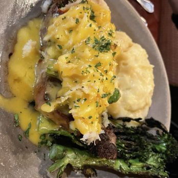 SHUCKERS OYSTER BAR - New American Near Me - Seattle, Washington