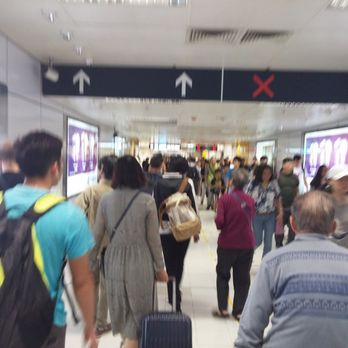 港鐵 - The network does have some serious congestion issues.  Thank you idiots with draggies. - Public Transportation Near Me - Hong Kong, HK