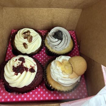 Smallcakes Ballantyne - Carrot Cake, Banana Cream, Vanilla Cookies-n-Cream, Famous Red Velvet - Cupcakes Near Me - Charlotte, North Carolina