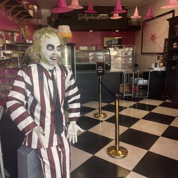 Dollycakes & Supplies  - Beetlejuice! - Cupcakes Near Me - Salinas, California