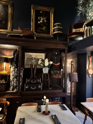 TAILLEUR RESTAURANT by null