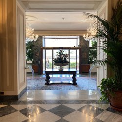 Grand Hotel Vesuvio - Beautiful lobby.