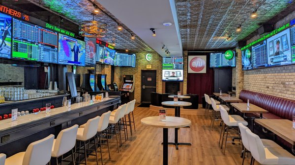 OVER/UNDER SPORTS BAR - 42 Photos & 21 Reviews - 2723 N Halsted St ...