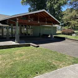 Fort Vancouver Visitor Center & Gift Shop - Outside