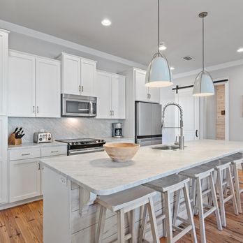Oyster Manor - 12-foot Kitchen Island for Cooking & Eating - Vacation Rentals Near Me Oyster Manor - 12-foot Kitchen Island for Cooking & Eating - Vacation Rentals Near Me