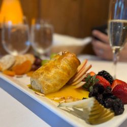 Restaurant At Convict Lake - Baked brie - with fresh and dried fruits