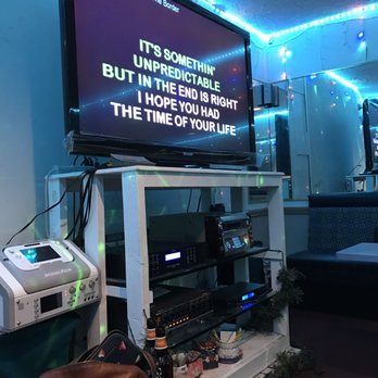 Toma Karaoke - Singing our hearts out to Green Day! - Karaoke Near Me - Honolulu, Hawaii