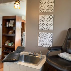 The Cottage Salon - Nice decor
