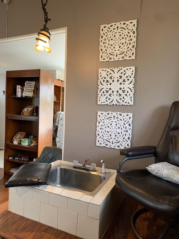 THE COTTAGE SALON Updated October 2024 11 Photos 990 NW Garden