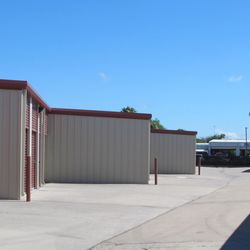 Wide, clean and well lit driveways allow for trucks to maneuver the property well.