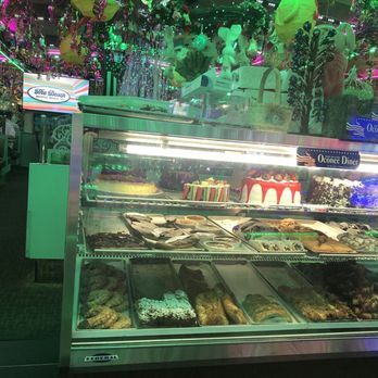 Oconee East Diner - Dessert fridge - Diners Near Me - Islip, New York