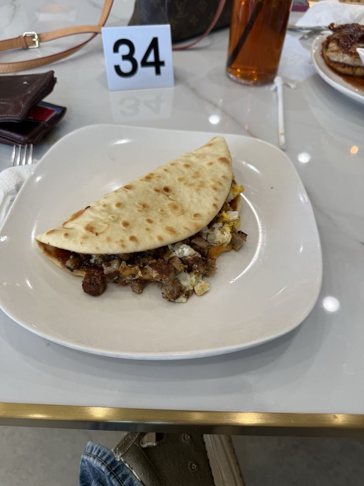 BREW YAYA Coffee + Roaster Logo