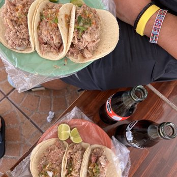 El Polilla - Tacos De Carnitas con Coca Cola en Vidrio - Street Vendors Near Me - Cancún, ROO El Polilla - Tacos De Carnitas con Coca Cola en Vidrio - Street Vendors Near Me - Cancún, ROO