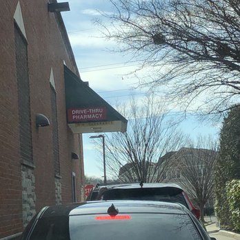 Walgreens - 3 cars ahead of me and still waiting after 30 min - Drugstores Near Me - Herndon, Virginia