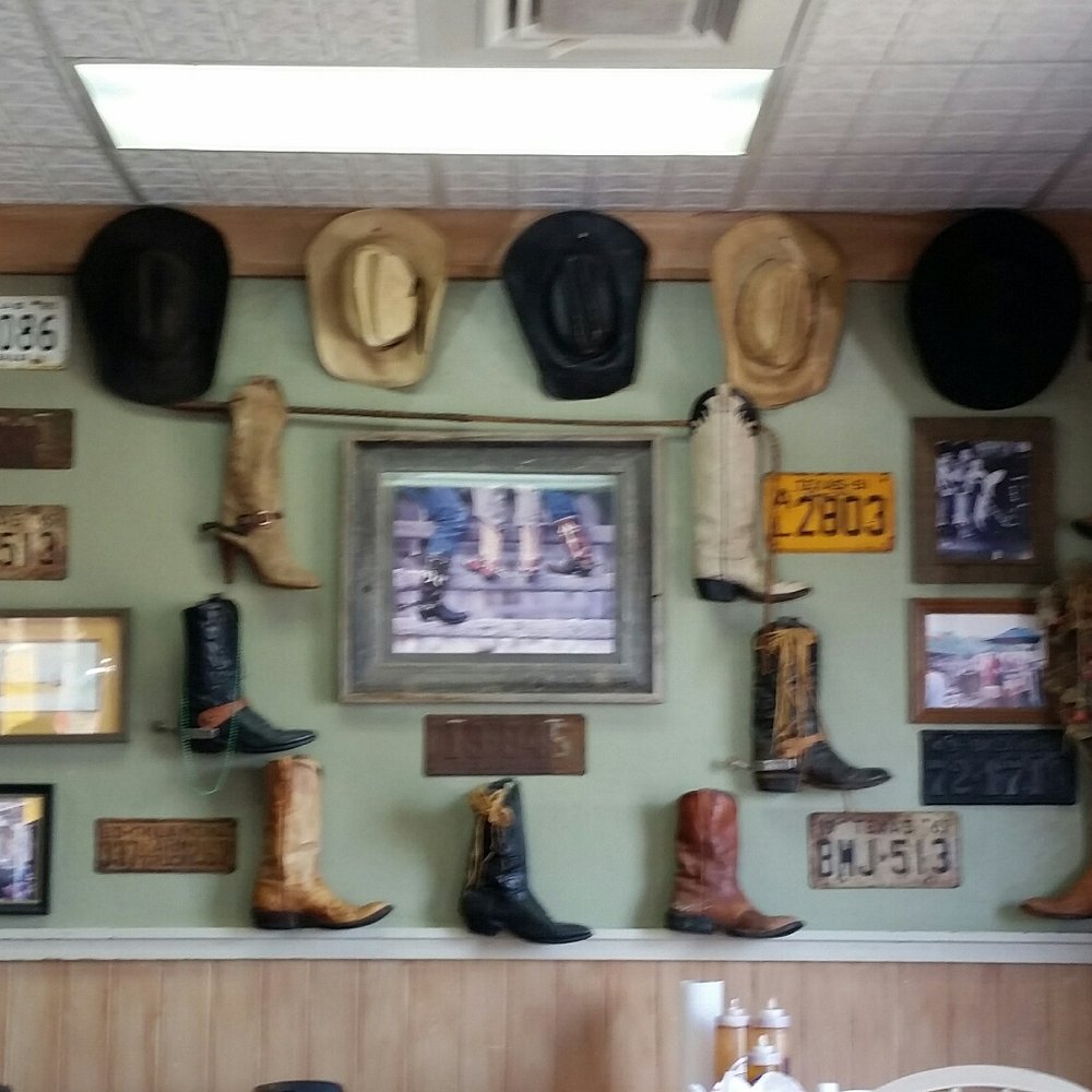 Tyler's Barbeque - Interesting decor. - Barbeque Near Me - Amarillo, Texas Tyler's Barbeque - Interesting decor. - Barbeque Near Me - Amarillo, Texas