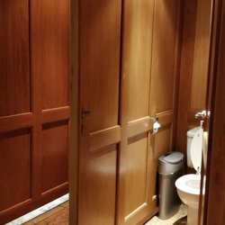 Glenfiddich distillery - Women's bathroom