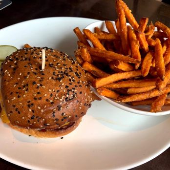 Yard House - New American Near Me - Lombard, Illinois