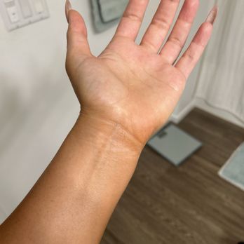 Shades Airbrush Spray Tan - Spray Tanning Near Me - Carlsbad, California