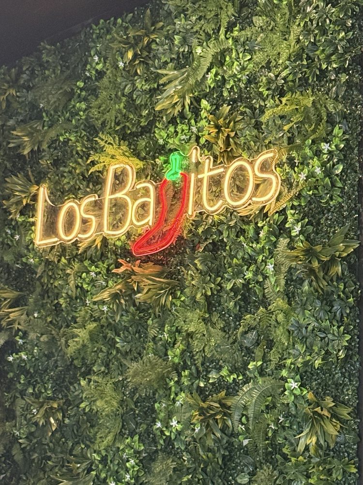 Los Bajitos