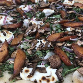 Mosaic Restaurant - Peaches on pizza delicious. Removed bacon added mushrooms. - Bars Near Me - Redding, California