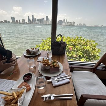 Rusty Pelican - Miami - Great views - Seafood Near Me - Key Biscayne, Florida