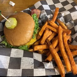 Fat Man's Mill Cafe - Bacon cheese burger and sweet potato fries