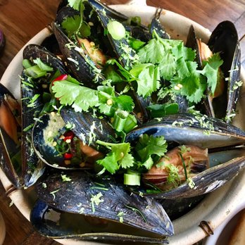 Ginger and Lemongrass - Green Curry Clams - Vietnamese Near Me - Whitestone, New York Ginger and Lemongrass - Green Curry Clams - Vietnamese Near Me - Whitestone, New York