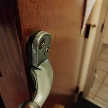 Quality Inn & Suites - Security latch starting to break - Hotels Near Me - Glen Rose, Texas Quality Inn & Suites - Security latch starting to break - Hotels Near Me - Glen Rose, Texas